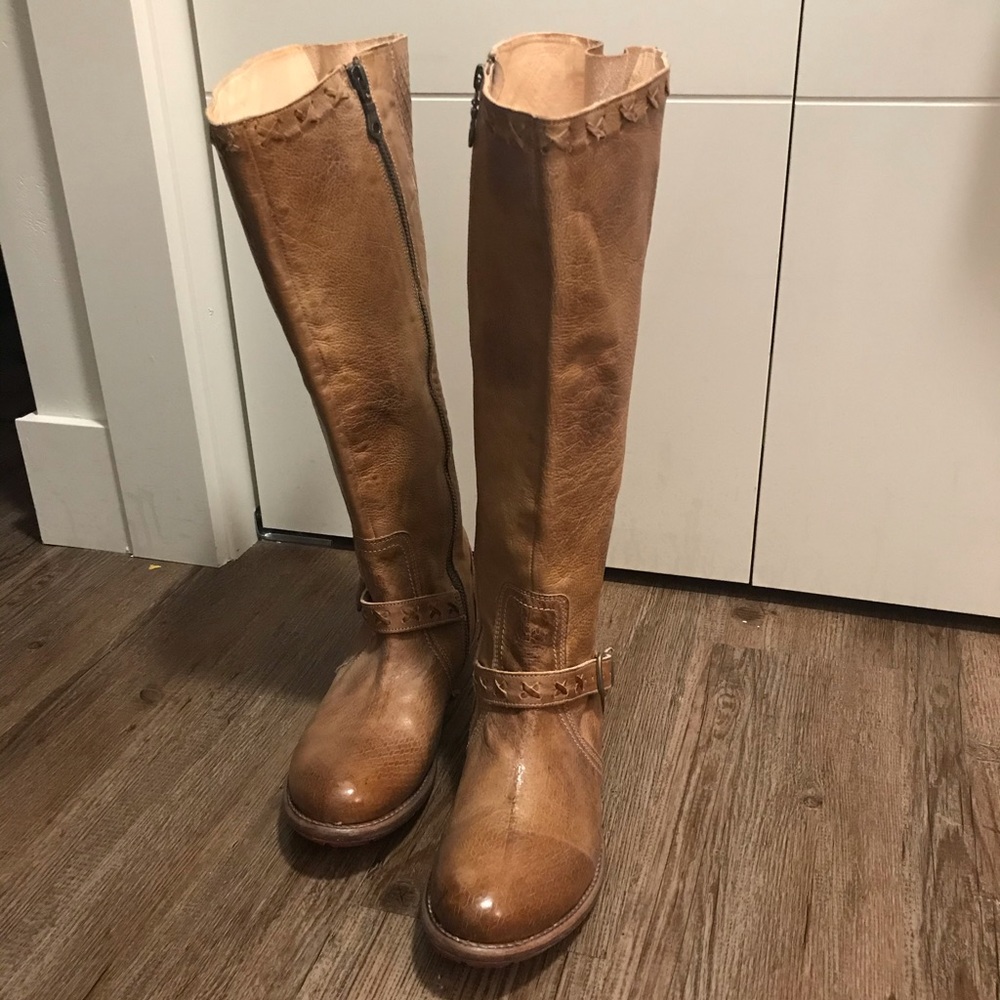 BOOTS. Beautiful Bed Stu boots. Size 9.